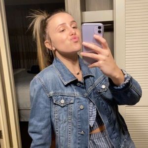 Meet your Posher, Carly